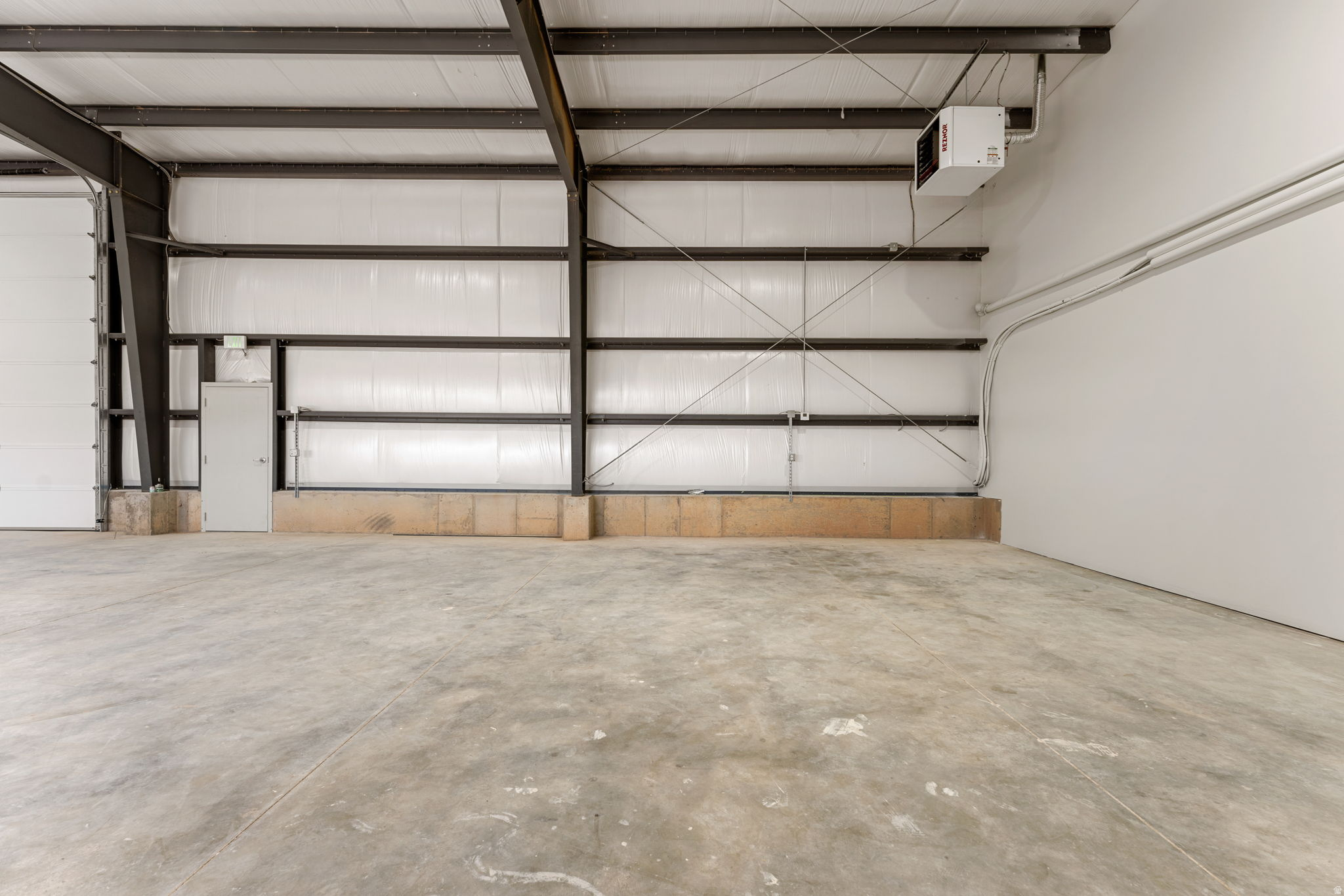 DIAMONTI INDUSTRIAL SUBDIVISION - Commercial Lease