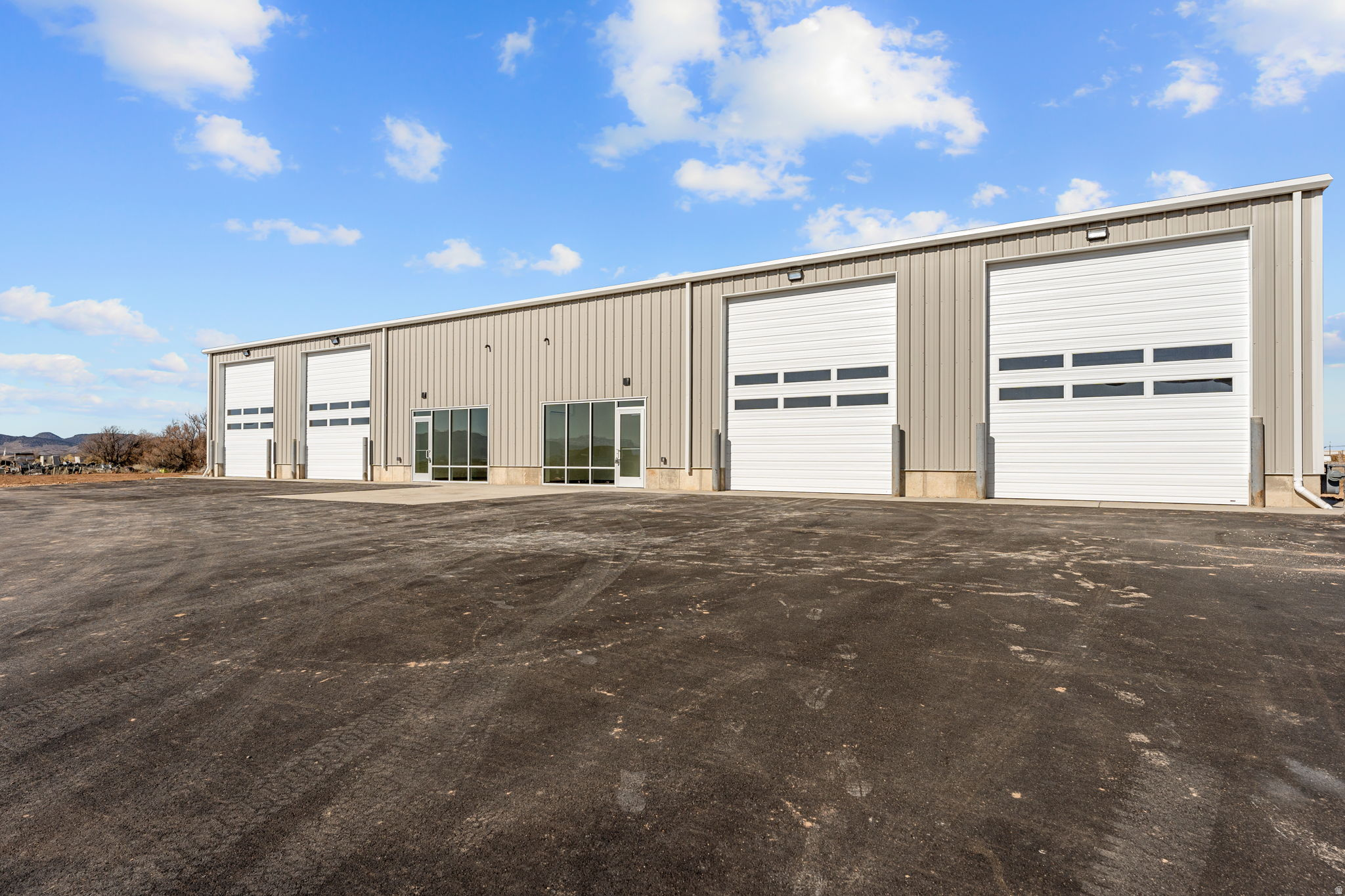 DIAMONTI INDUSTRIAL SUBDIVISION - Commercial Lease