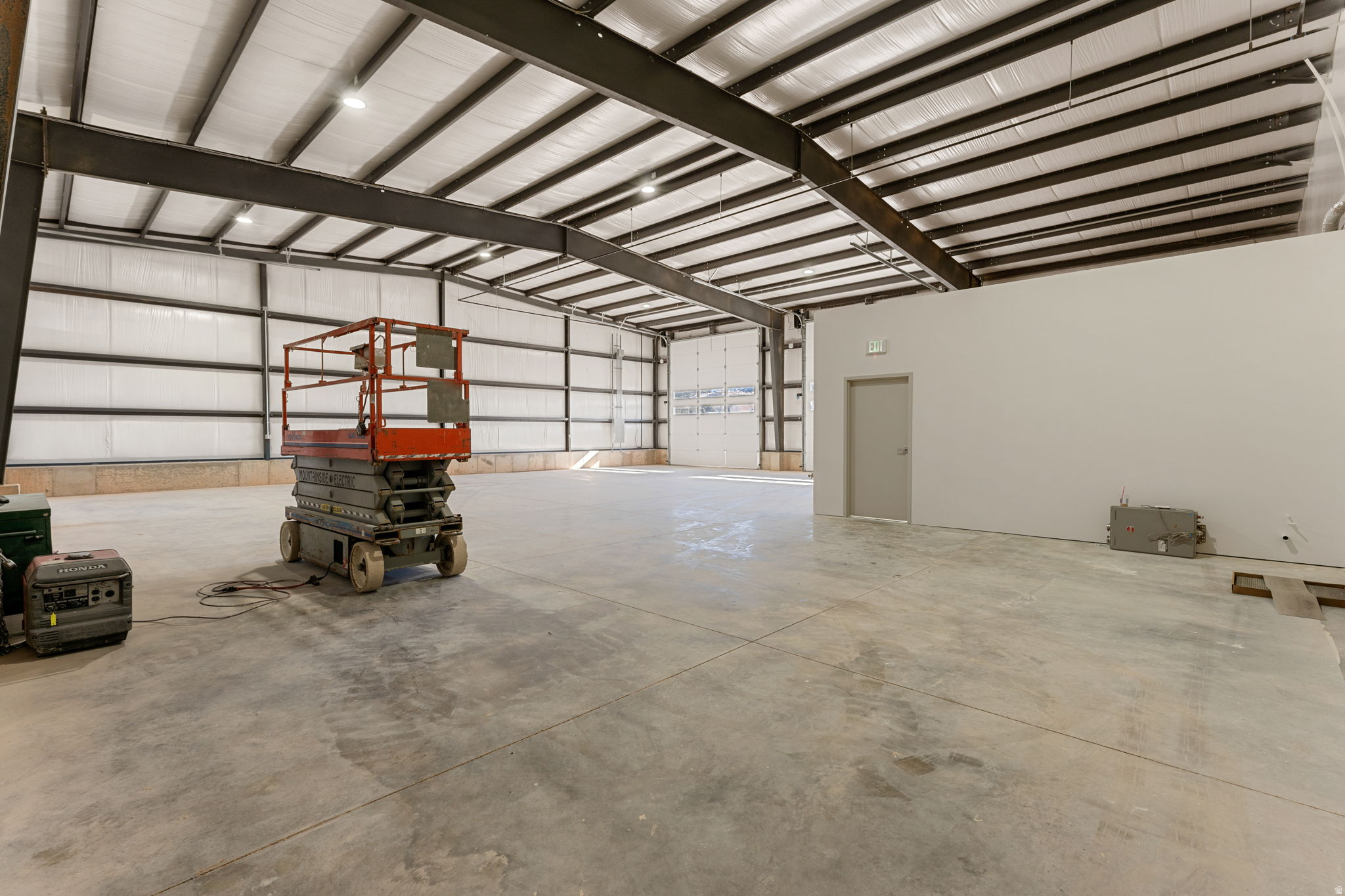 DIAMONTI INDUSTRIAL SUBDIVISION - Commercial Lease