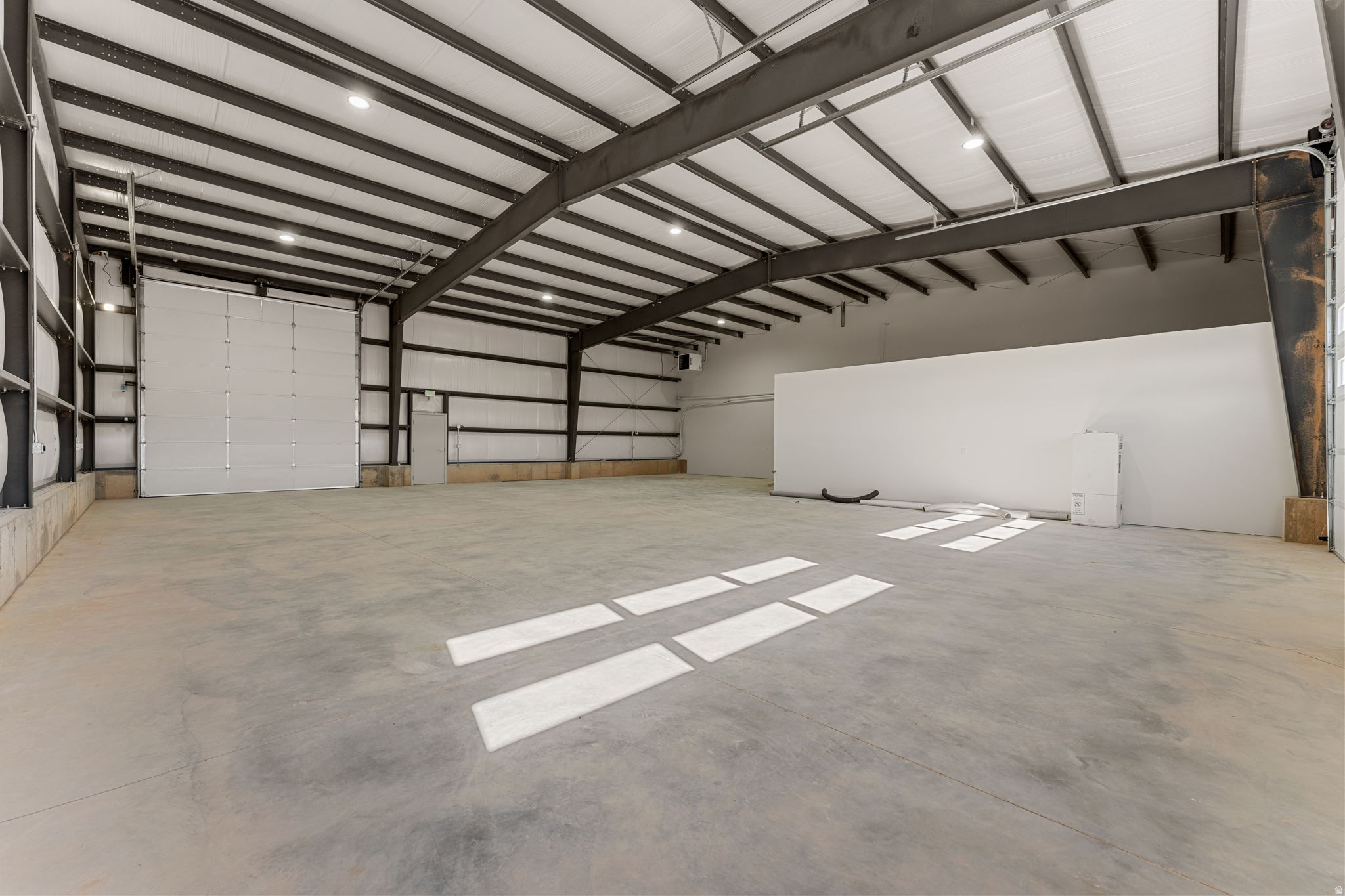 DIAMONTI INDUSTRIAL SUBDIVISION - Commercial Lease