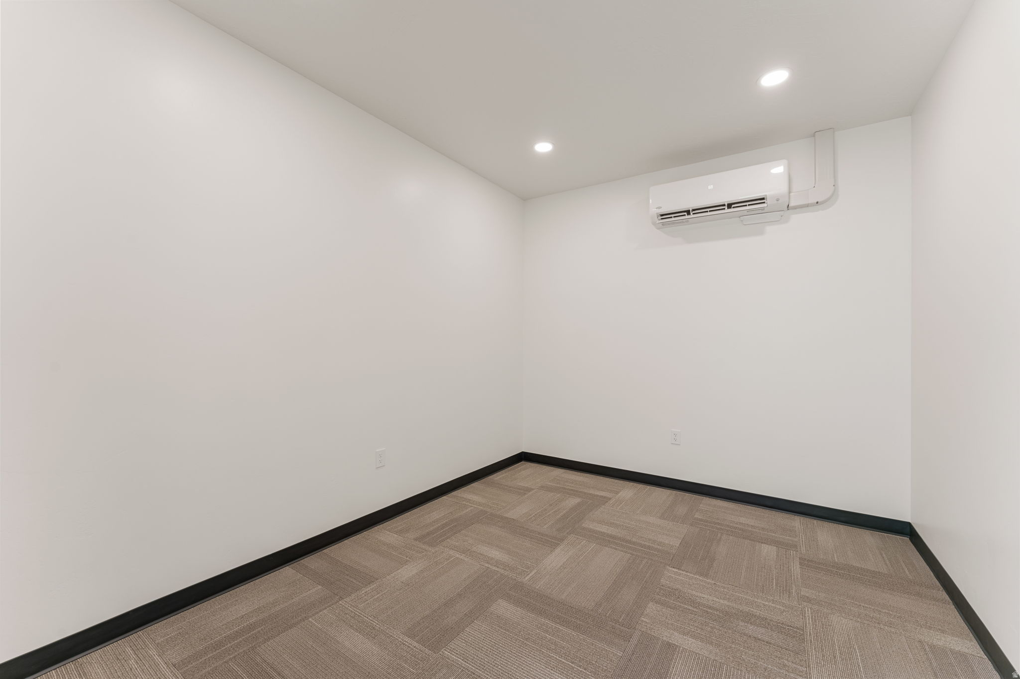 DIAMONTI INDUSTRIAL SUBDIVISION - Commercial Lease