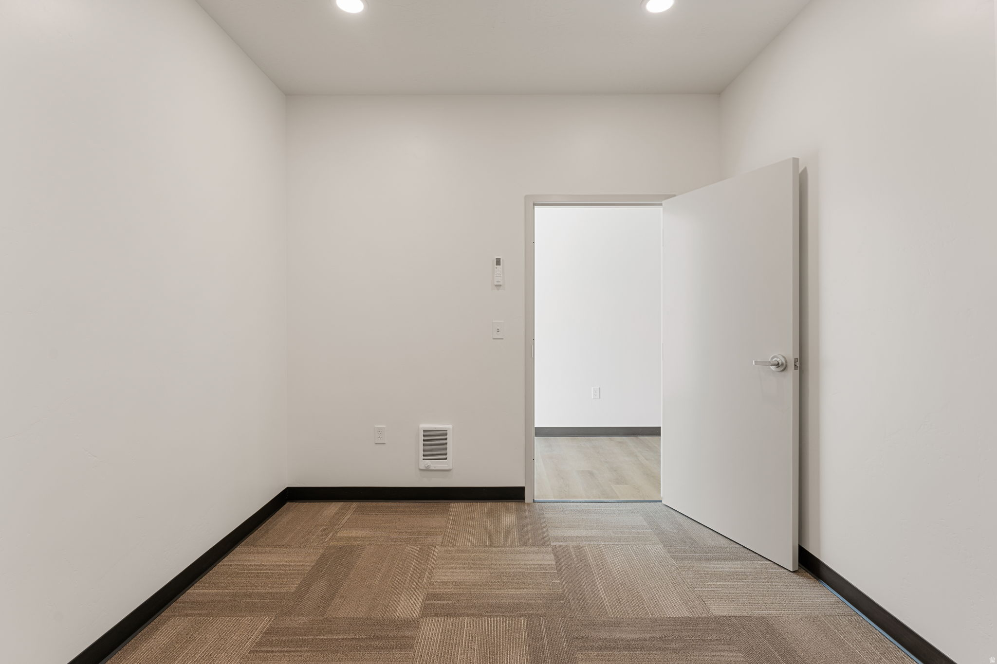 DIAMONTI INDUSTRIAL SUBDIVISION - Commercial Lease