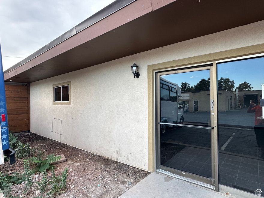 For Lease  2,300 SF Warehouse / Flex Space in Bountiful (C-2 Zoning) Versatile commercial space ideal for office, shop, or storage use. Features include security cameras and 12 dedicated parking stalls with additional shared parking through the HOA, allowing a wide range of business uses, including real estate offices, contractor shops, or creative studios. Perfect for subleasing or multiple-user setups. Monthly rent for all units combined is $3,000. Conveniently located with easy I-15 access. Available now  contact us for a showing!  Square footage figures are provided as a courtesy.  Buyer is advised to obtain an independent measurement.