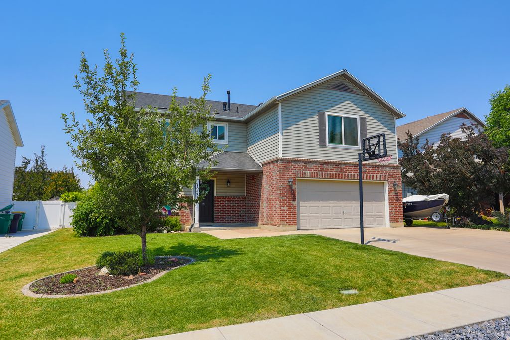 Photo of 1952 S 725 E, Clearfield, UT 84015 (MLS # 2167770)