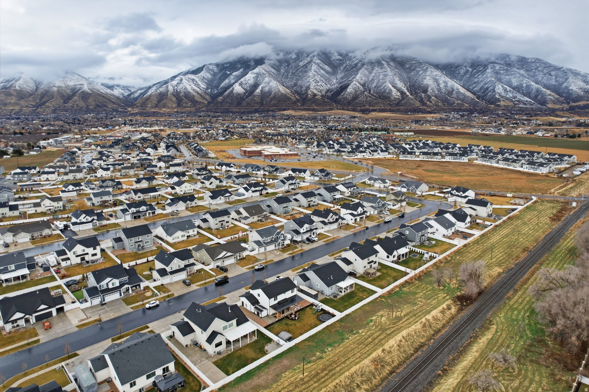 MAPLETON GROVE - Residential