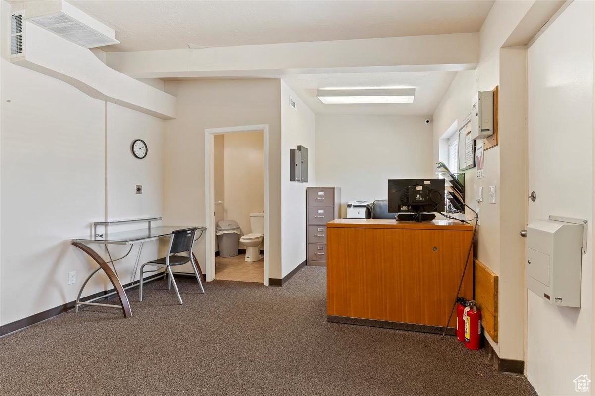 ADVANCE STORAGE - Commercial Sale