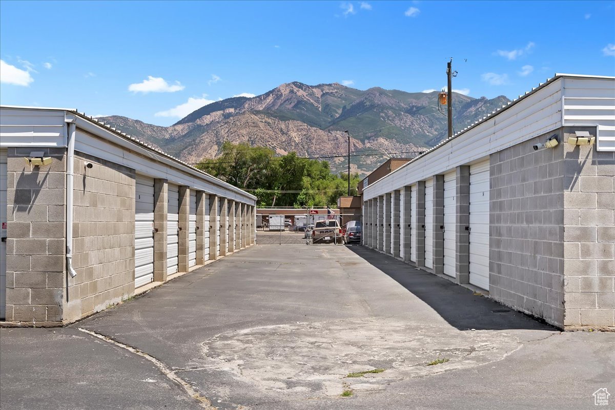 ADVANCE STORAGE - Commercial Sale