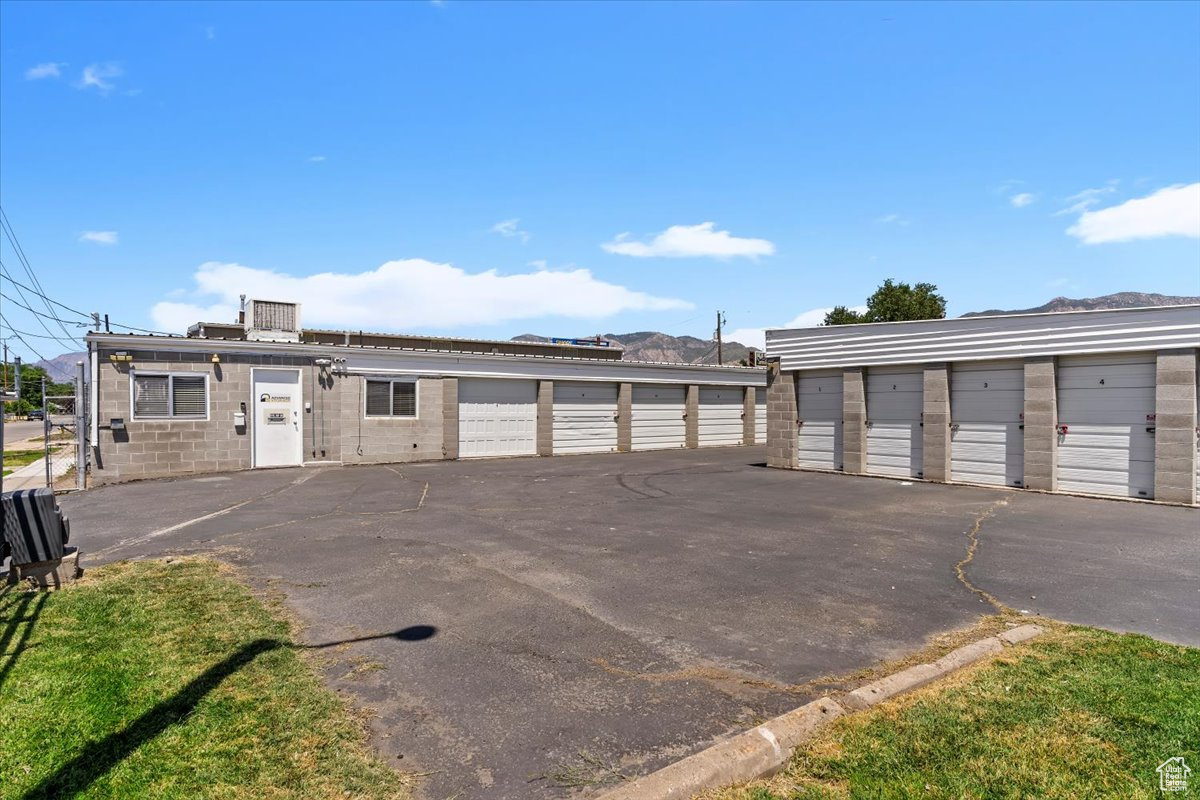 ADVANCE STORAGE - Commercial Sale