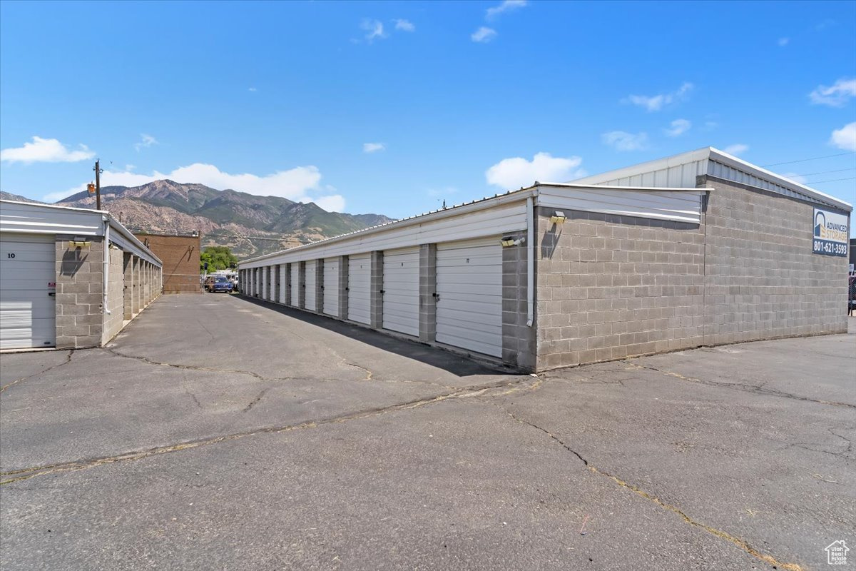 ADVANCE STORAGE - Commercial Sale
