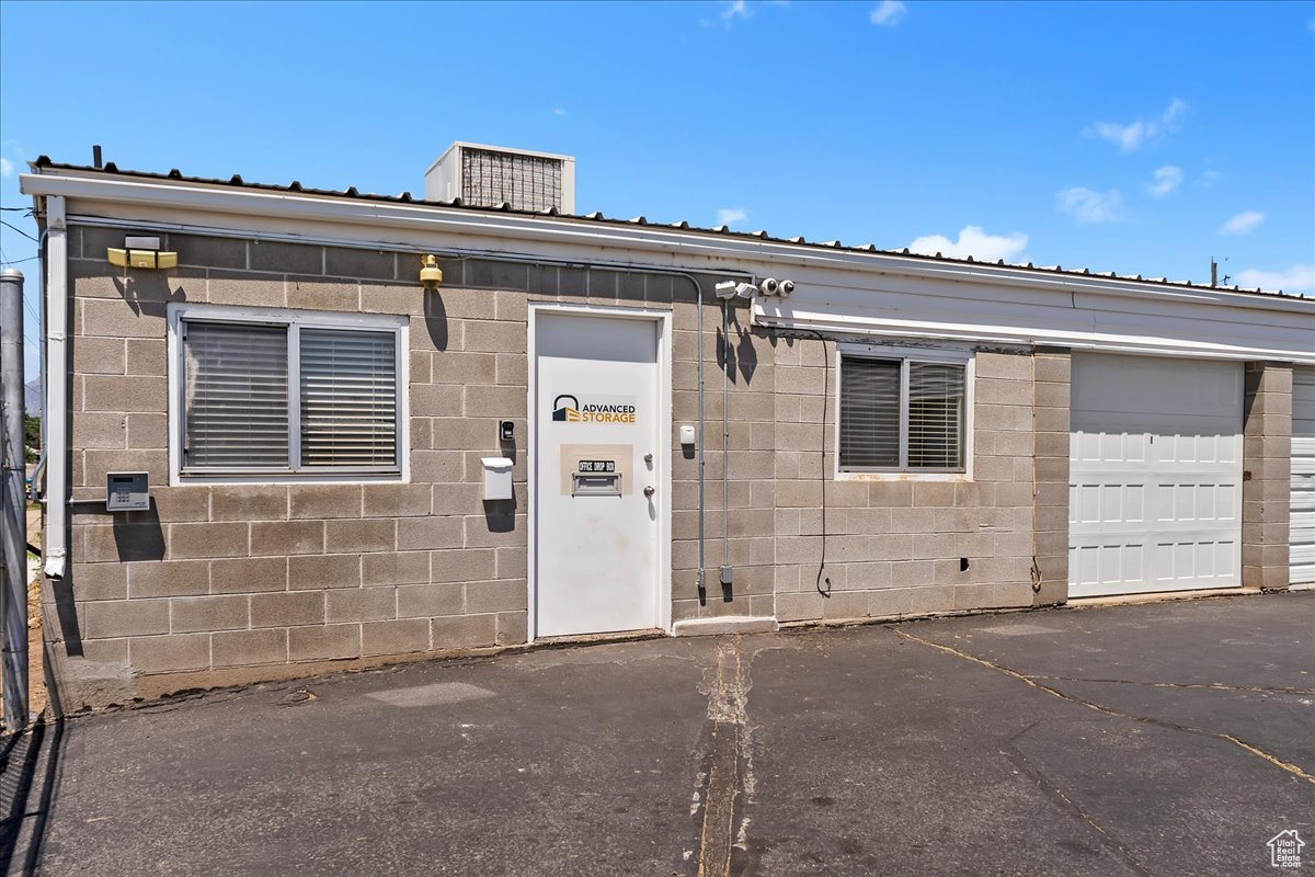 ADVANCE STORAGE - Commercial Sale