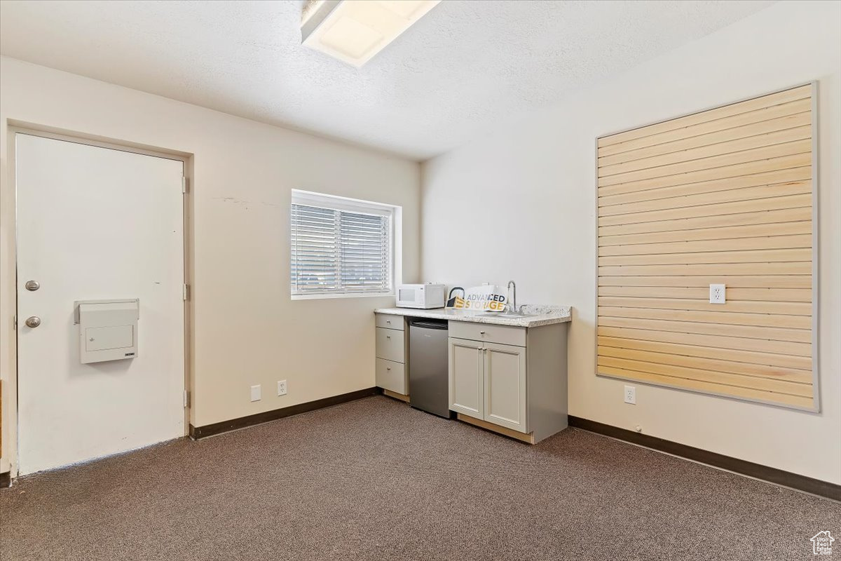 ADVANCE STORAGE - Commercial Sale