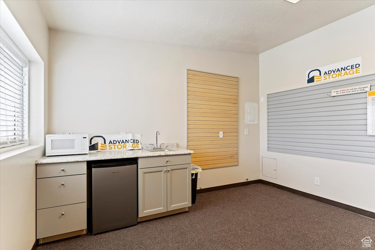 ADVANCE STORAGE - Commercial Sale