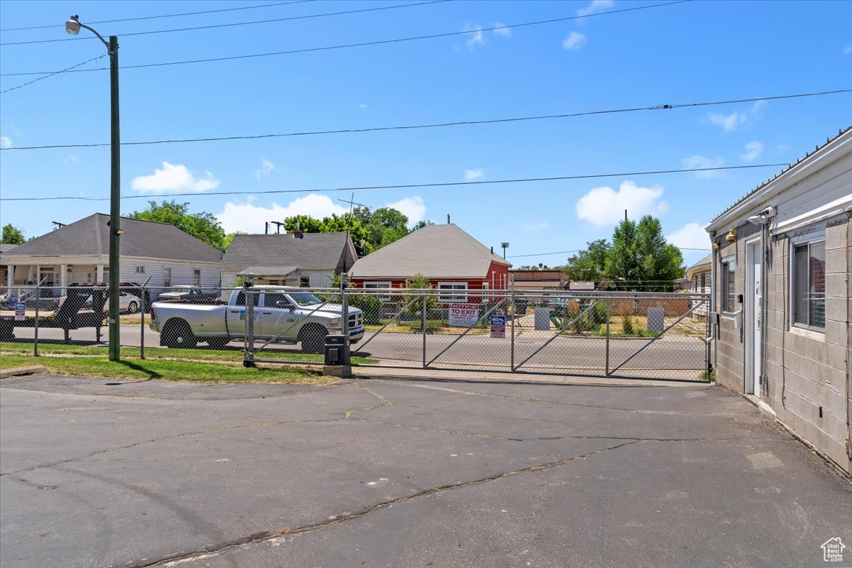 ADVANCE STORAGE - Commercial Sale