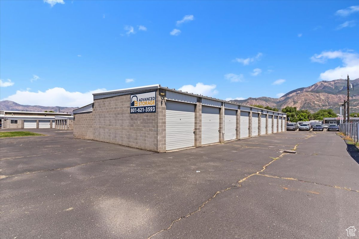 ADVANCE STORAGE - Commercial Sale