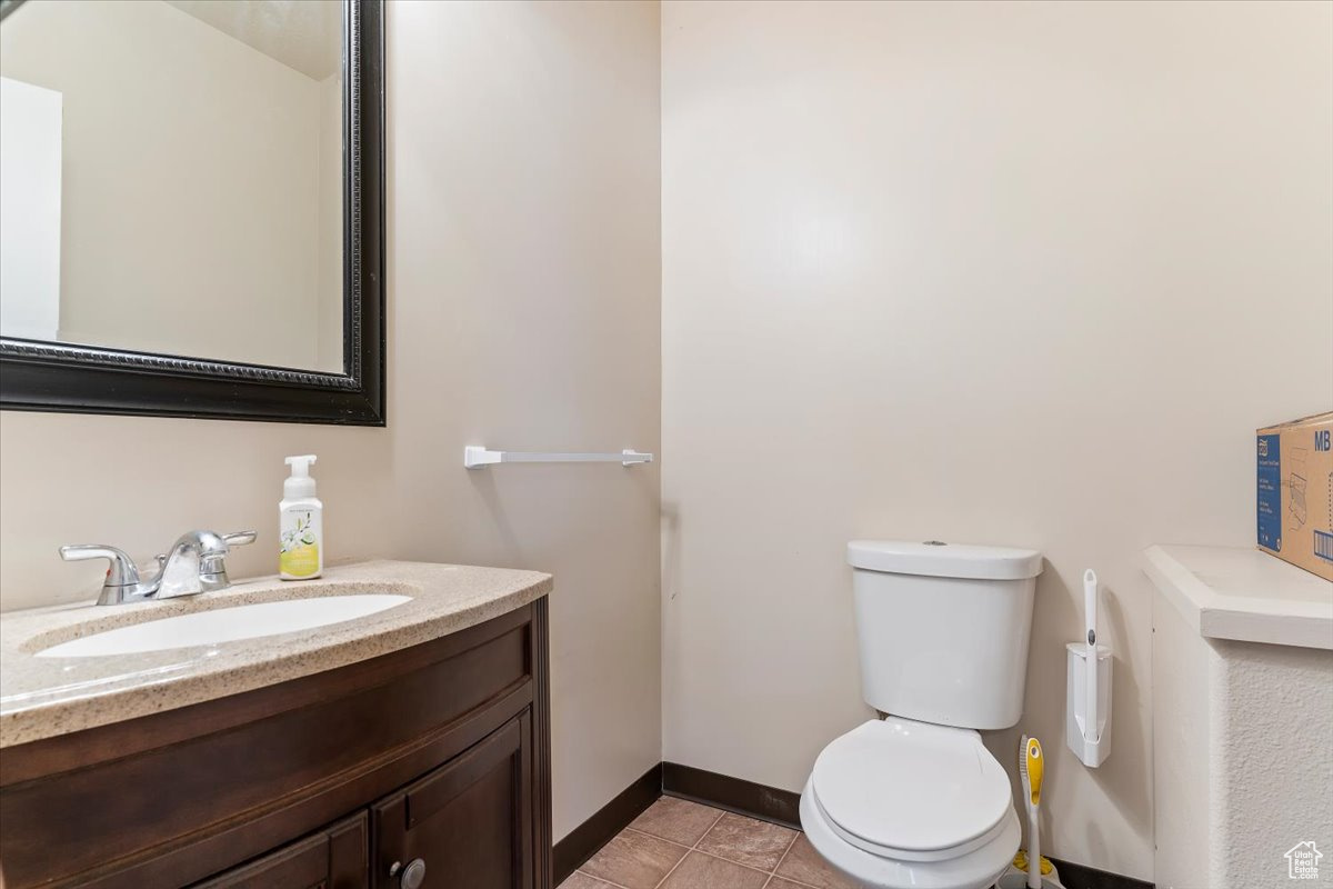 ADVANCE STORAGE - Commercial Sale