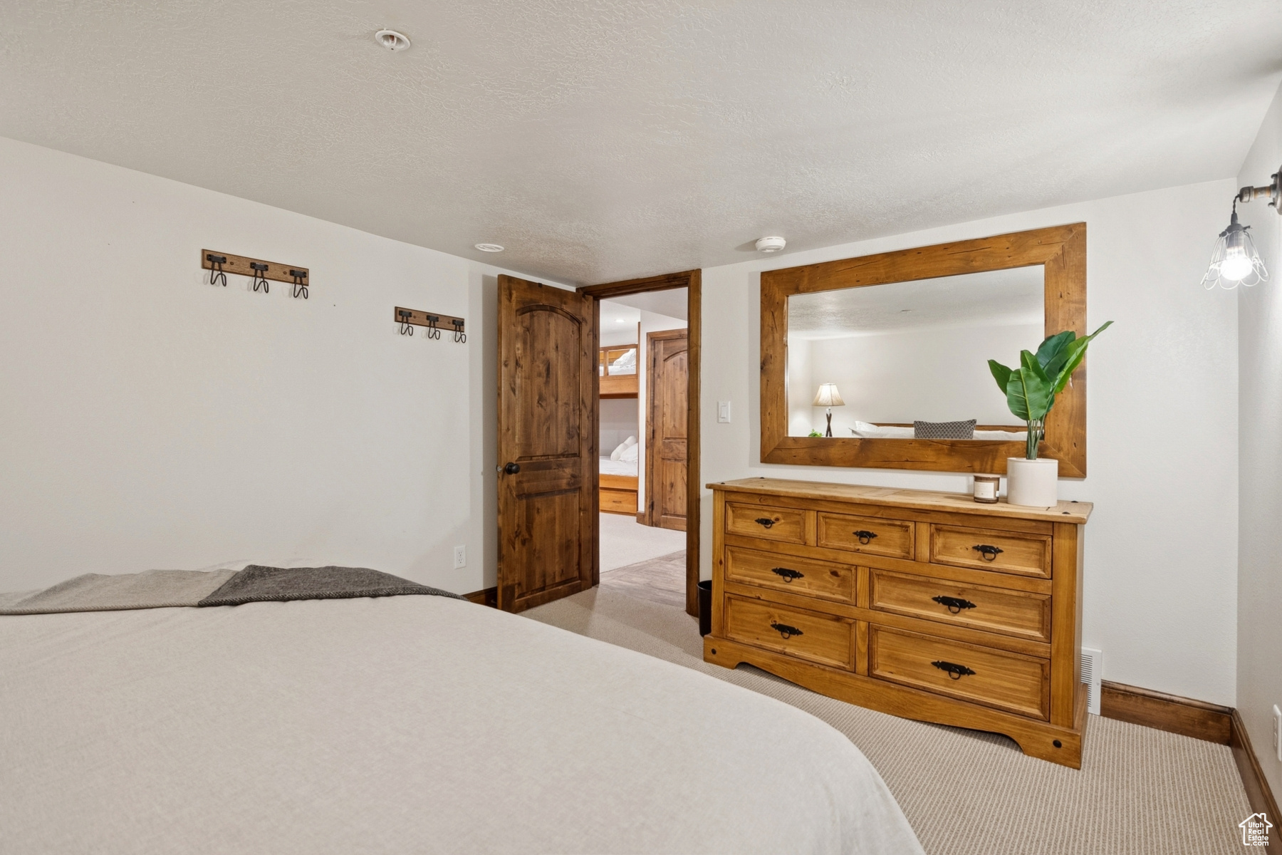 Park City, Utah 84060, United States, 3 Bedrooms Bedrooms, ,4 BathroomsBathrooms,Residential,Active,152902