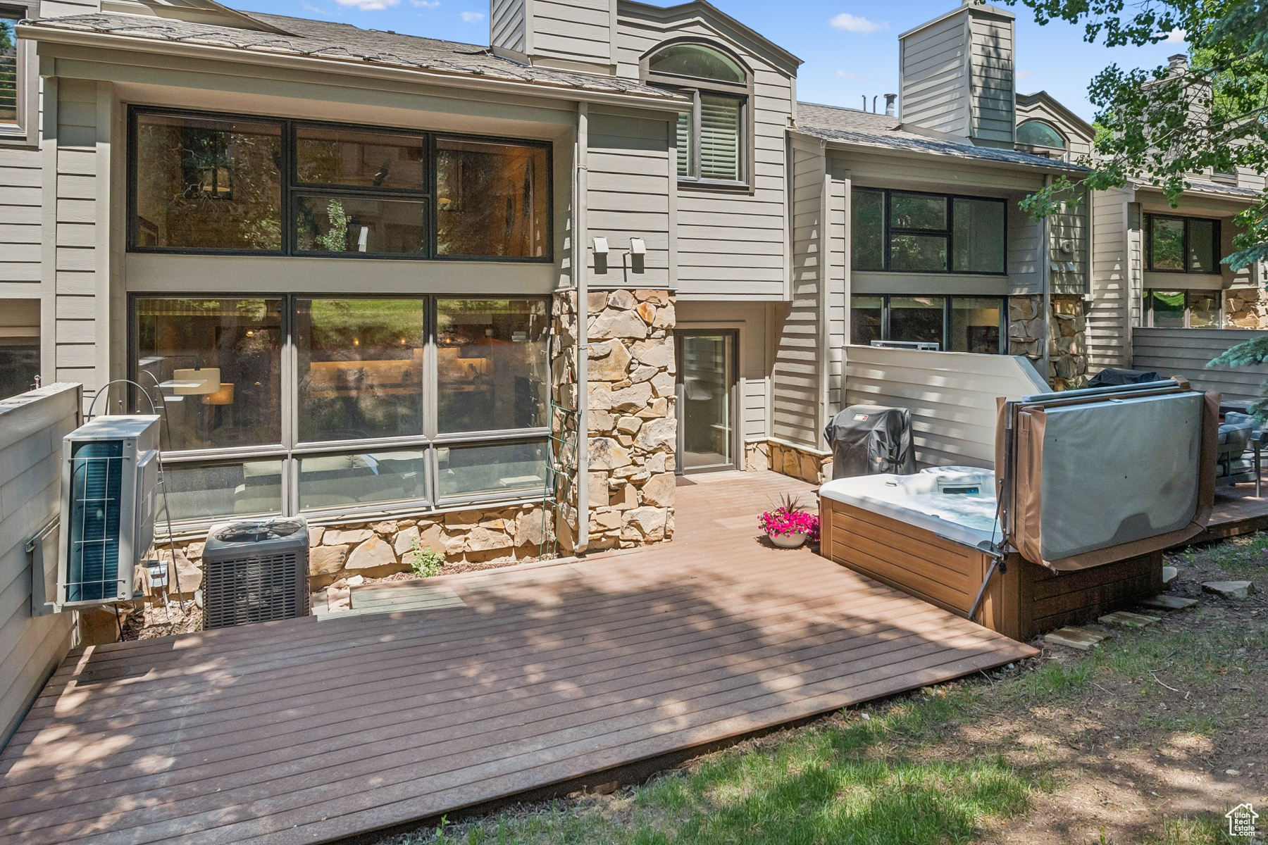 Park City, Utah 84060, United States, 3 Bedrooms Bedrooms, ,4 BathroomsBathrooms,Residential,Active,152902