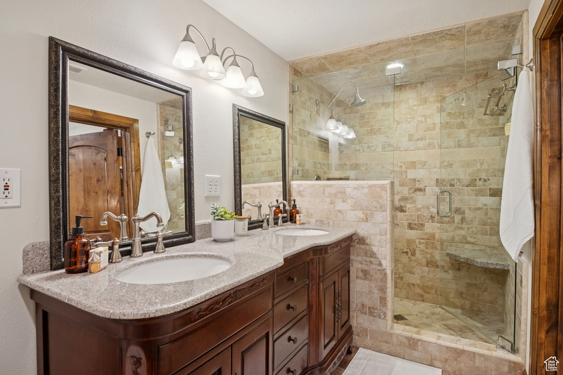 Park City, Utah 84060, United States, 3 Bedrooms Bedrooms, ,4 BathroomsBathrooms,Residential,Active,152902