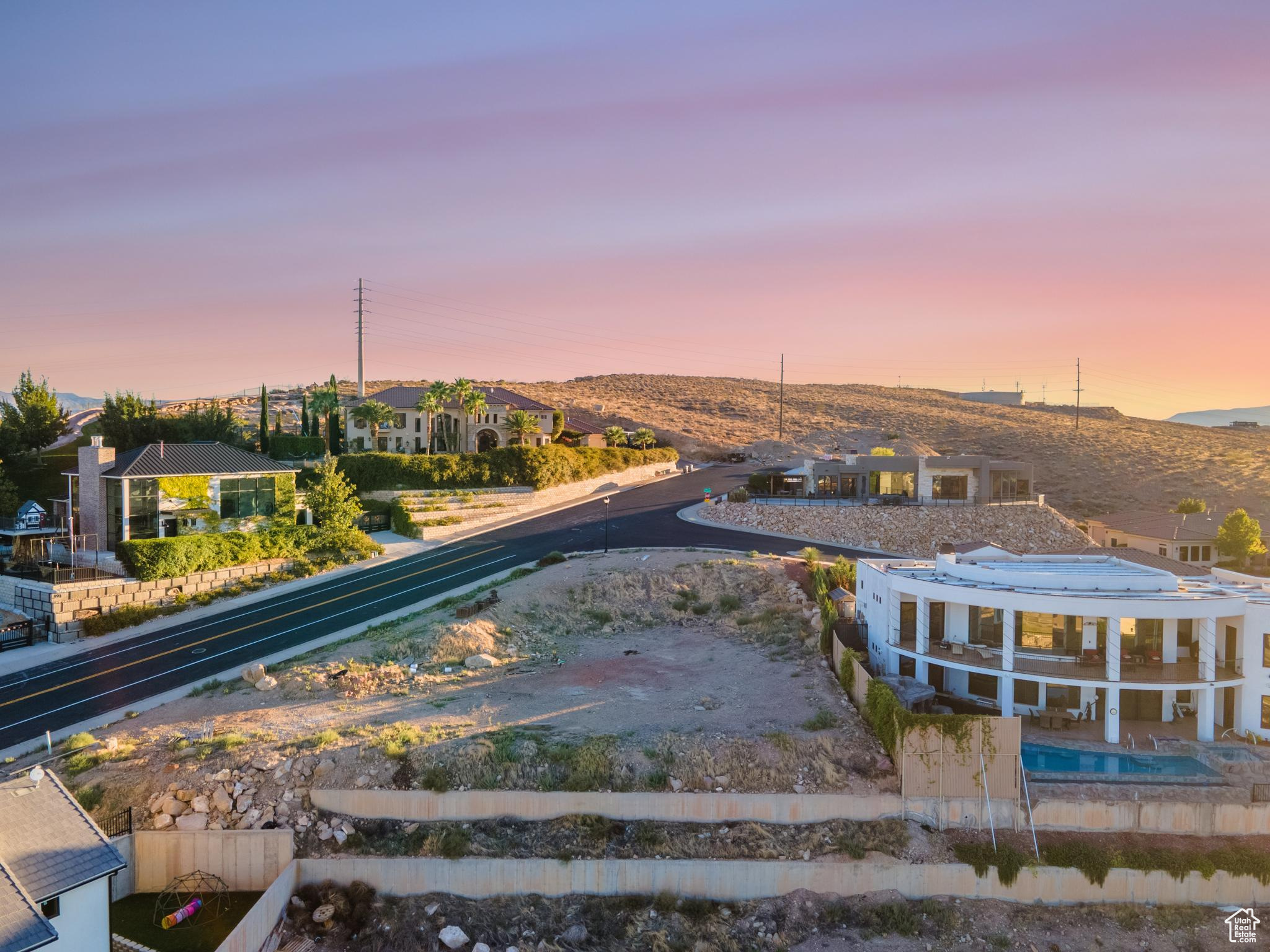 SOUTHGATE HILLS - Land