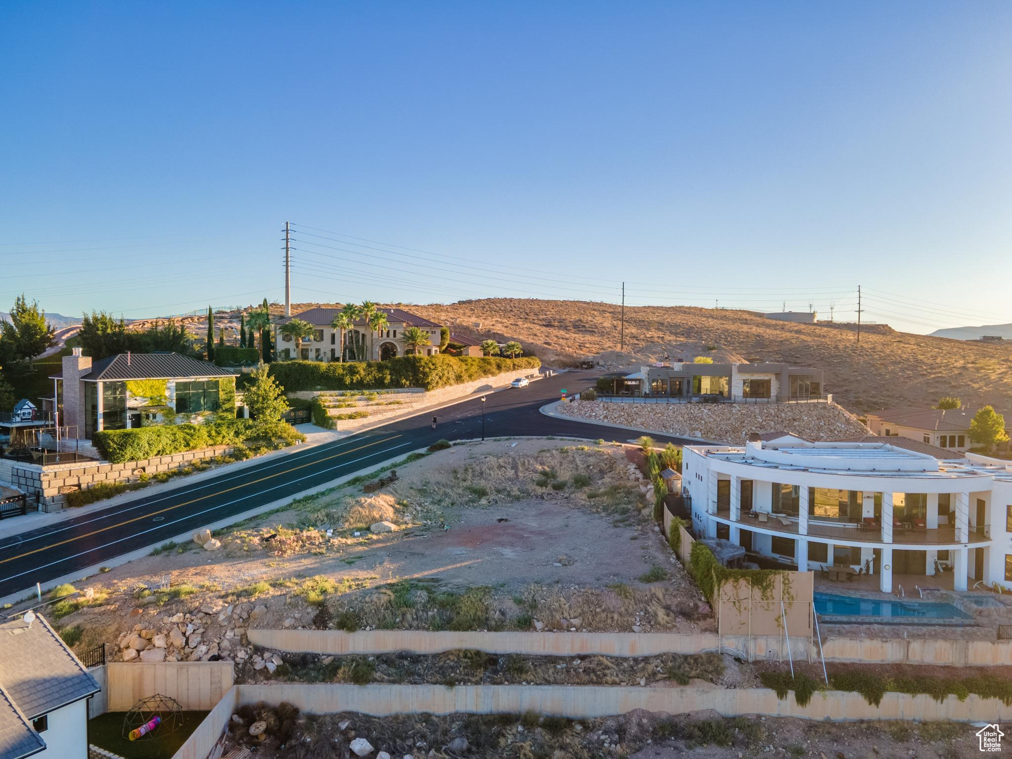 SOUTHGATE HILLS - Land