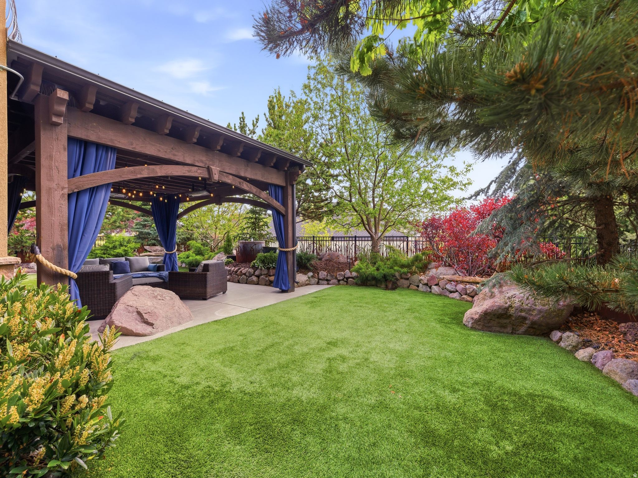 EAGLE CREST - Residential