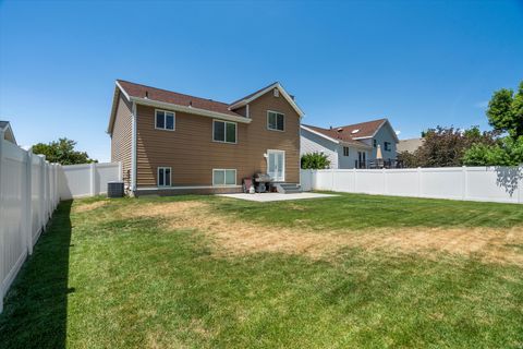 Tiny photo for 1653 S 500 E, Kaysville, UT 84037 (MLS # 2168498)