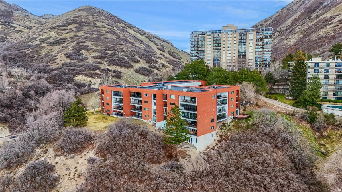 DONNER CREST - Residential