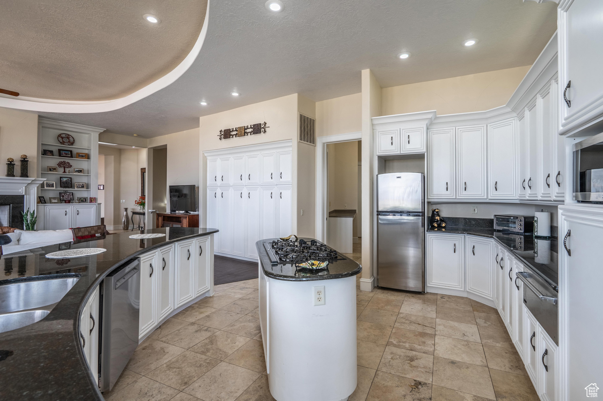LIONS HEAD HILLTOP EST GR SPRING COVE - Residential