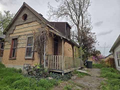 Photo of 225 W FERN AVE, Salt Lake City, UT 84103 (MLS # 2147366)