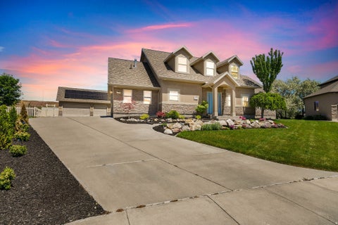 Photo of 849 SAINT ANDREWS DR, Syracuse, UT 84075 (MLS # 2165326)