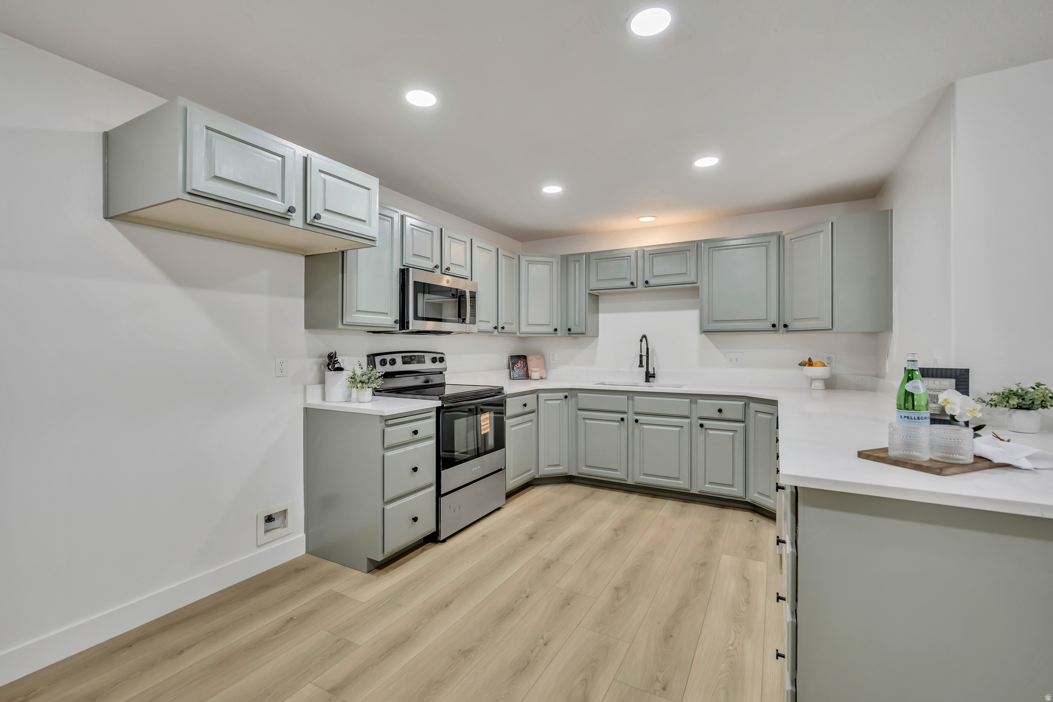 CAPRICE PLAZA CONDOMINIUMS - Residential