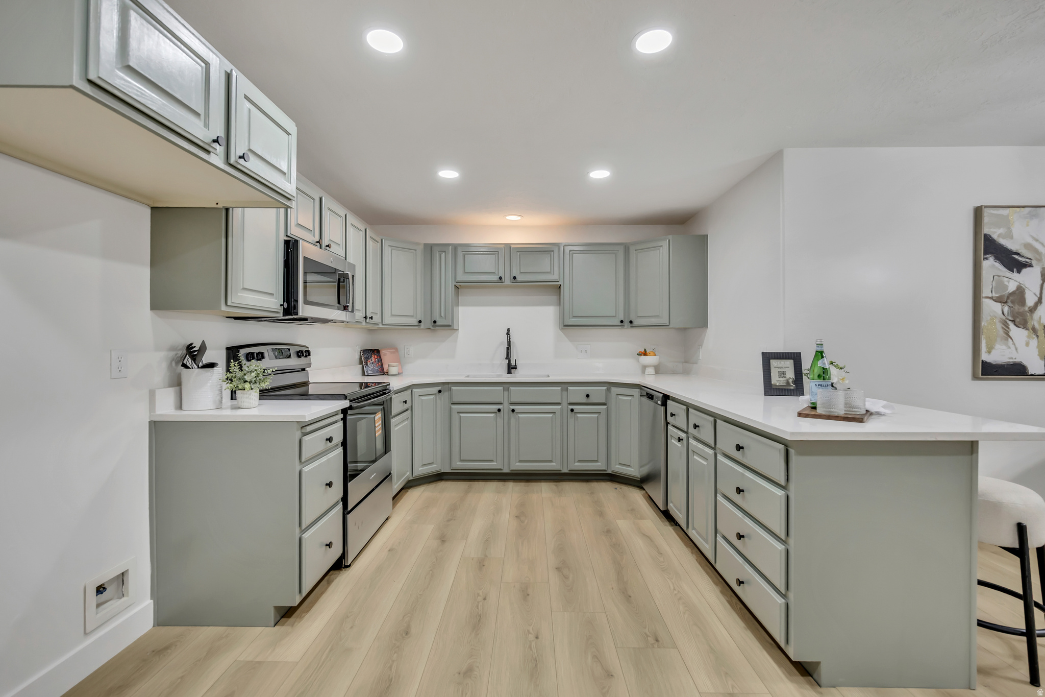 CAPRICE PLAZA CONDOMINIUMS - Residential