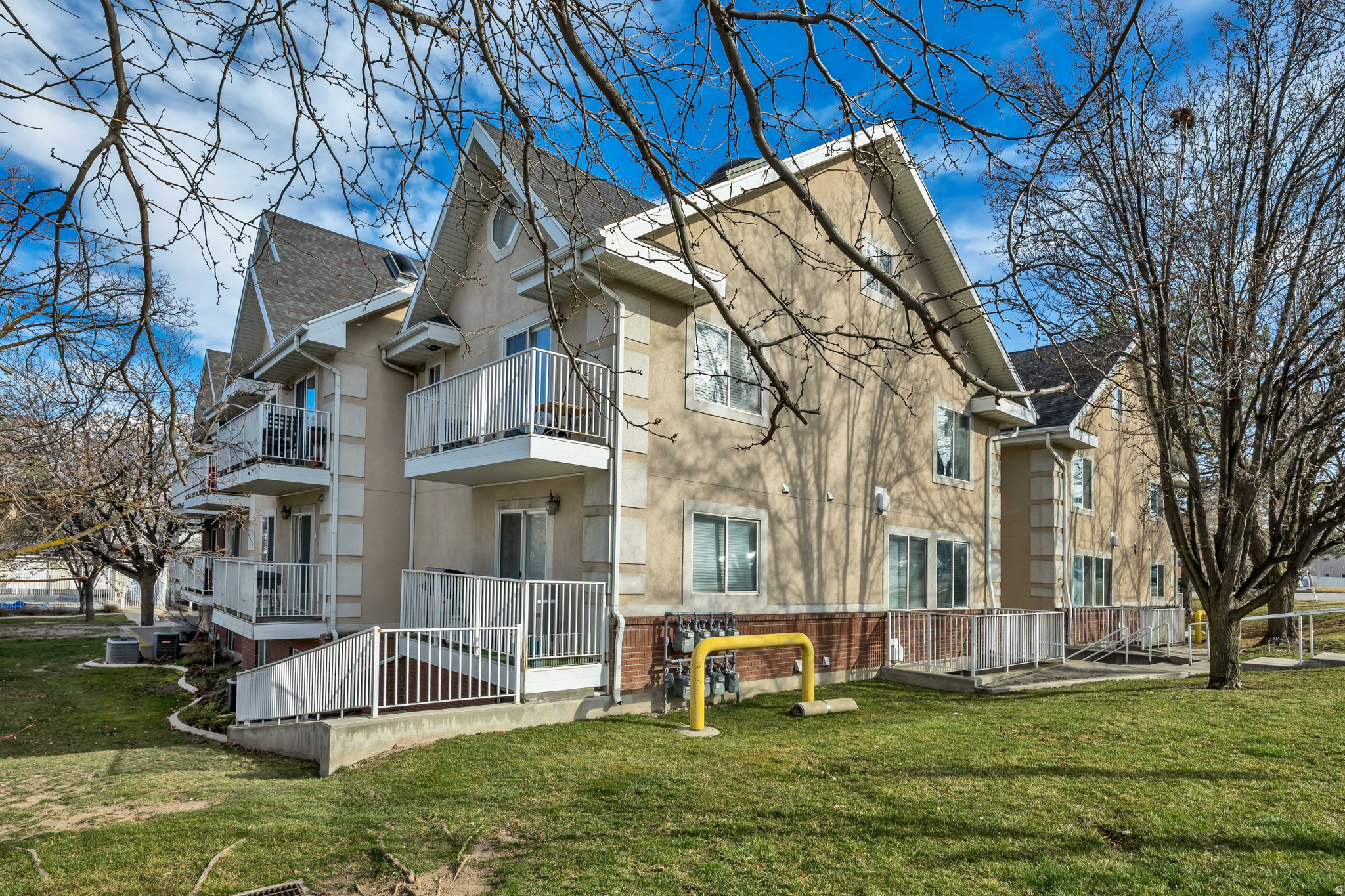 CAPRICE PLAZA CONDOMINIUMS - Residential