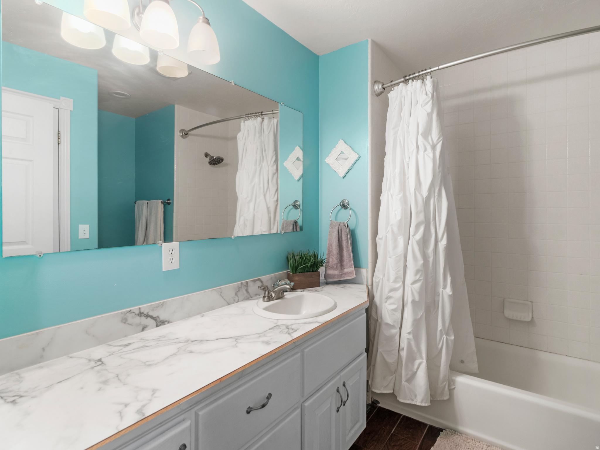 BOYD J BROWM MINOR - Residential