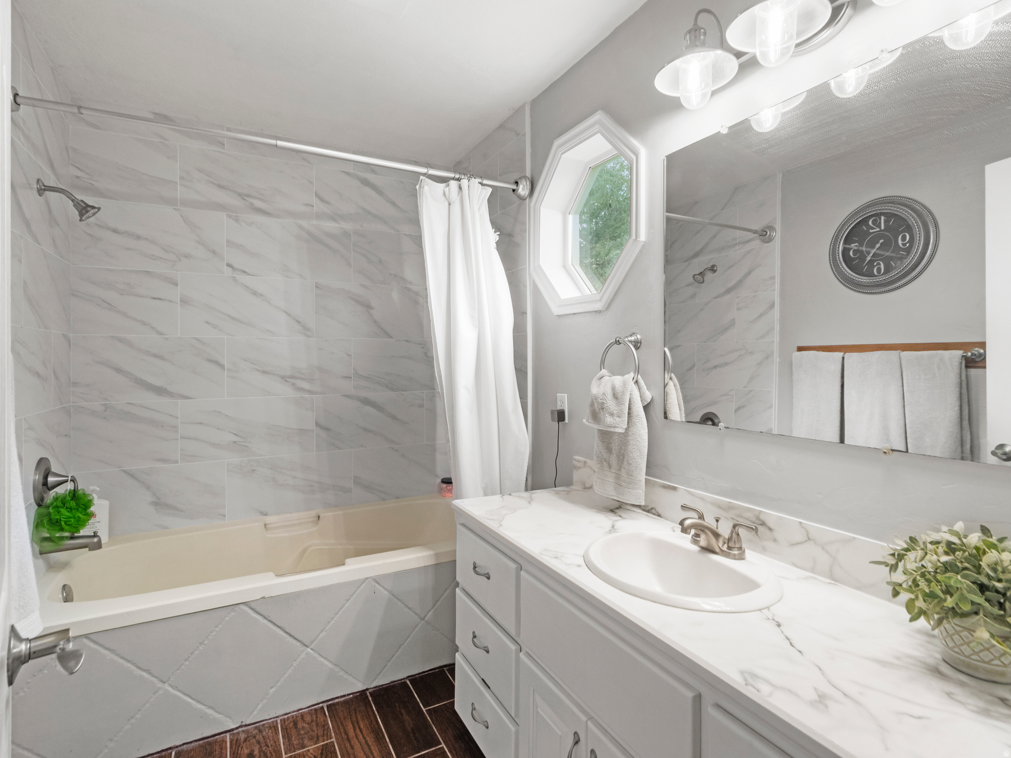 BOYD J BROWM MINOR - Residential