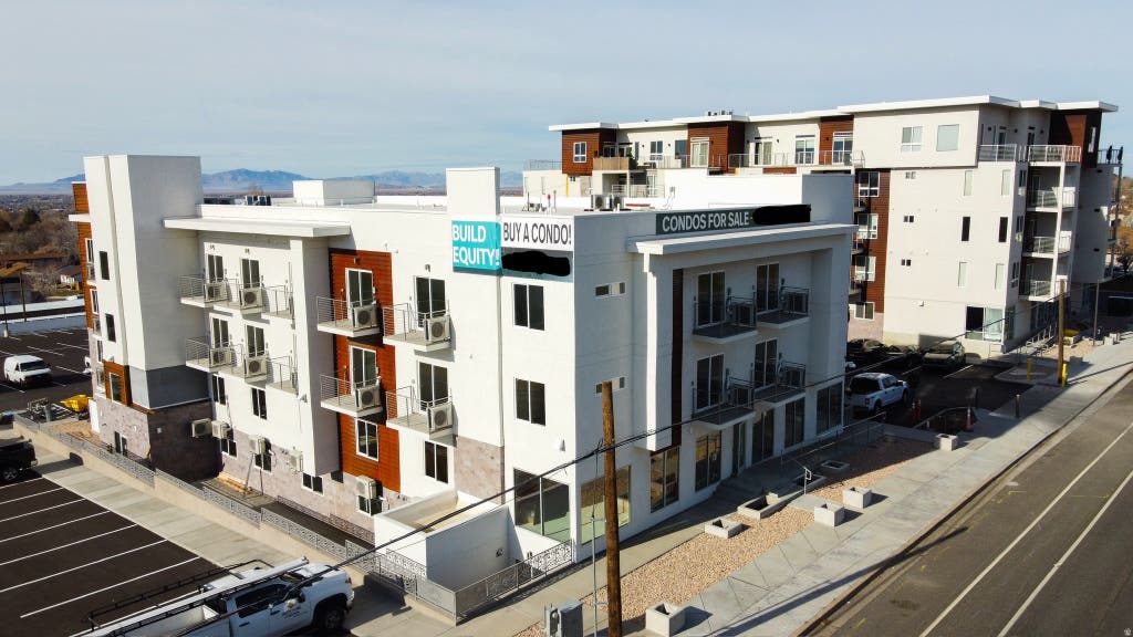 Photo of 2085 N MAIN ST #103, Sunset, UT 84015 (MLS # 2168400)