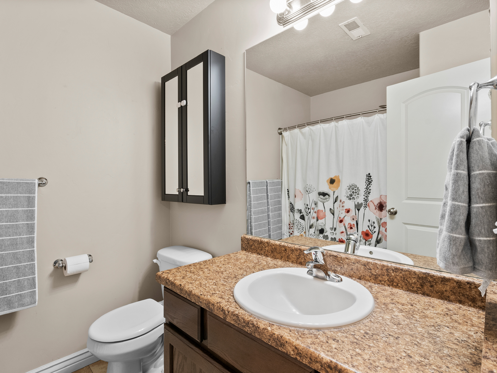 SARATOGA CHASE - Residential Income