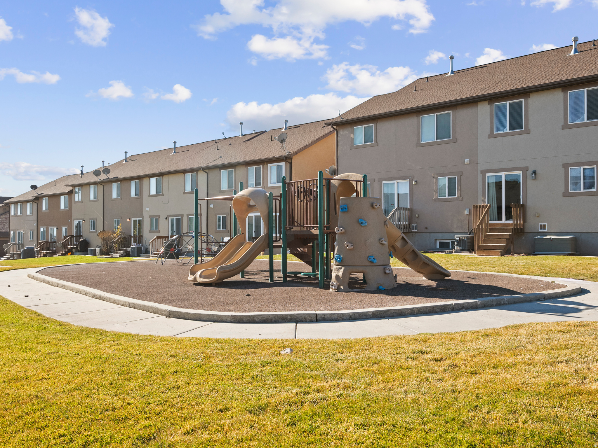 SARATOGA CHASE - Residential Income