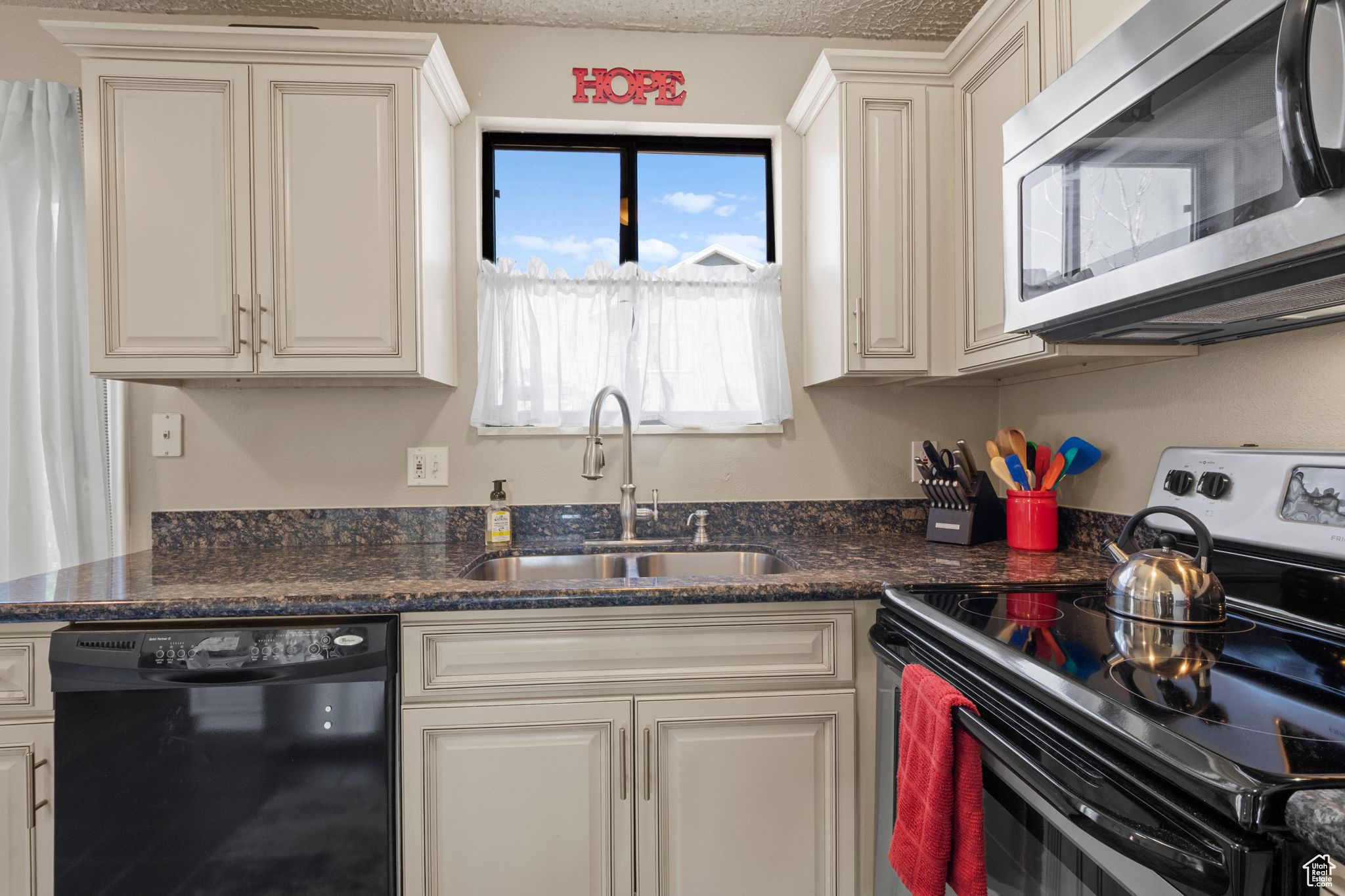 5063 W Milstead Ln, Kearns, Utah image 8