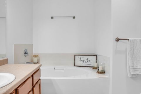 Tiny photo for 929 N FARMINGTON XING, Farmington, UT 84025 (MLS # 2135894)