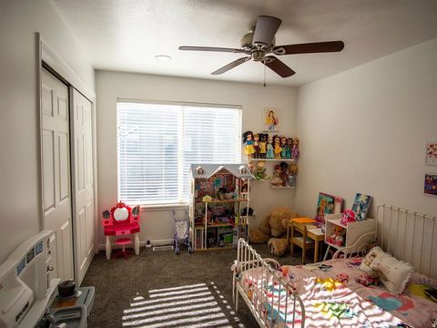 Tiny photo for 929 N FARMINGTON XING, Farmington, UT 84025 (MLS # 2135894)