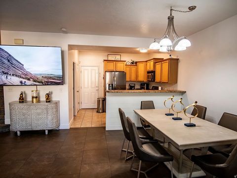 Tiny photo for 929 N FARMINGTON XING, Farmington, UT 84025 (MLS # 2135894)