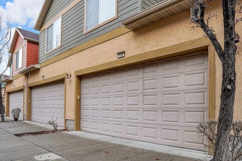 Tiny photo for 929 N FARMINGTON XING, Farmington, UT 84025 (MLS # 2135894)