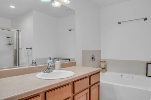 Tiny photo for 929 N FARMINGTON XING, Farmington, UT 84025 (MLS # 2135894)