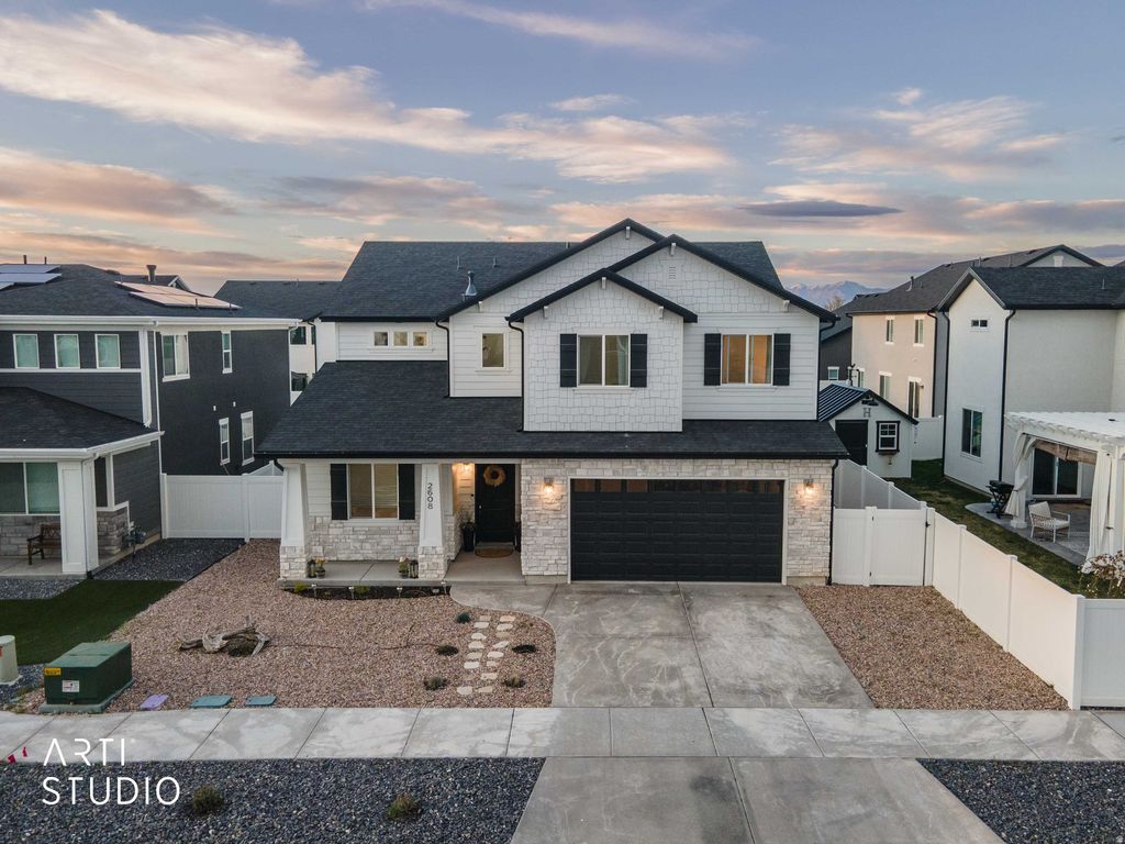 Photo of 2608 W 2960 S, Syracuse, UT 84075 (MLS # 2147188)