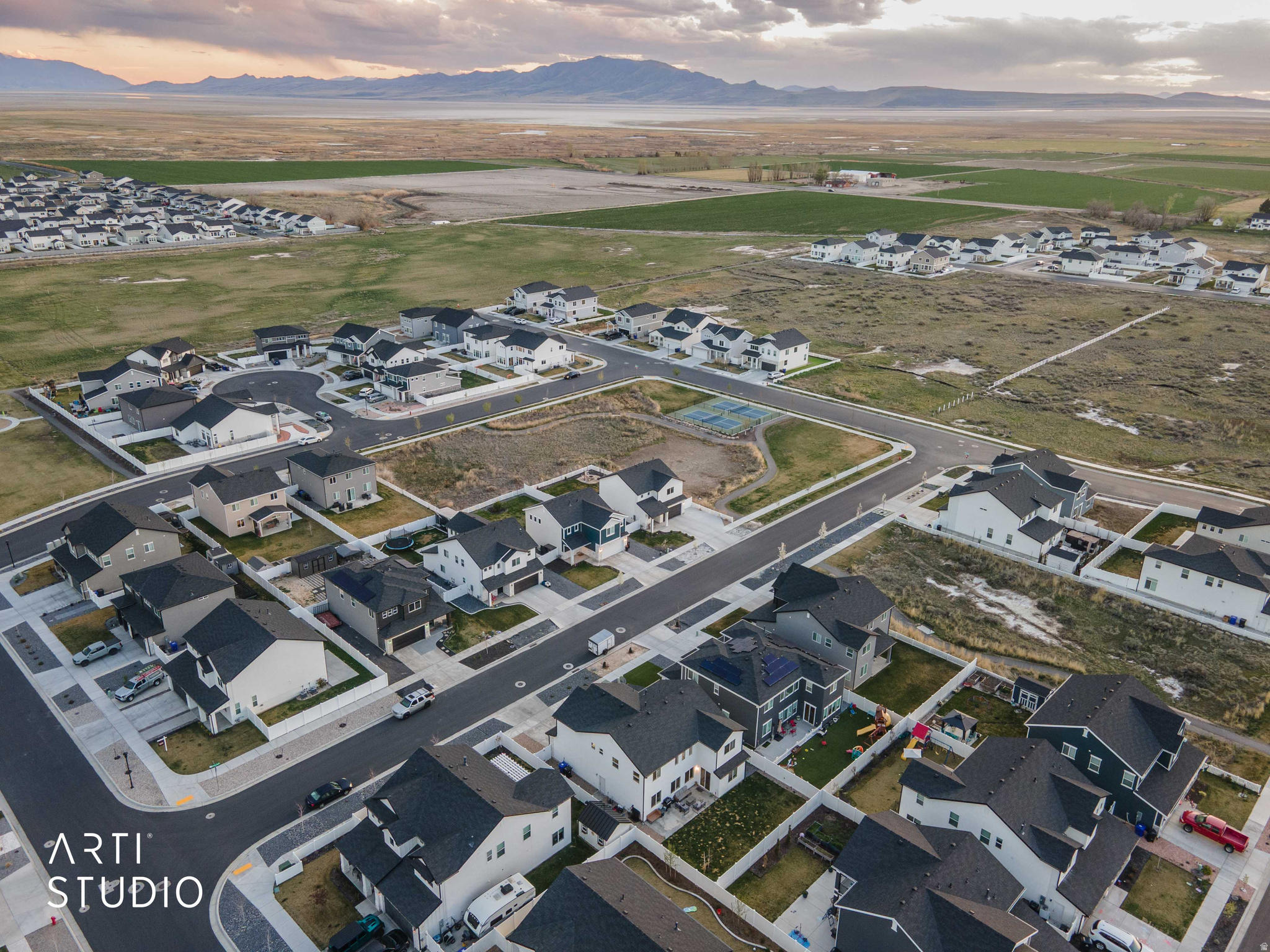 CREEKSIDE - Residential