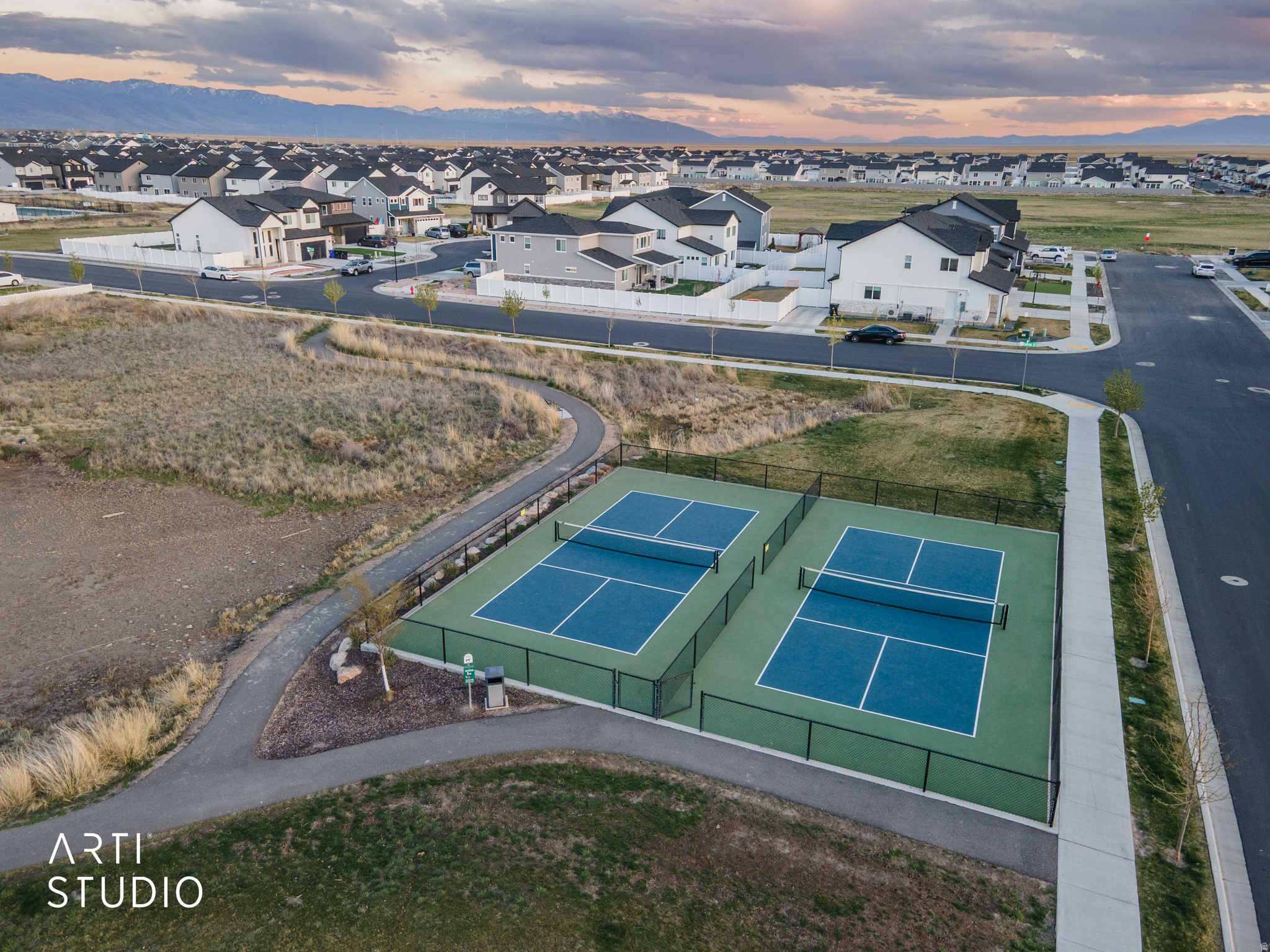 CREEKSIDE - Residential