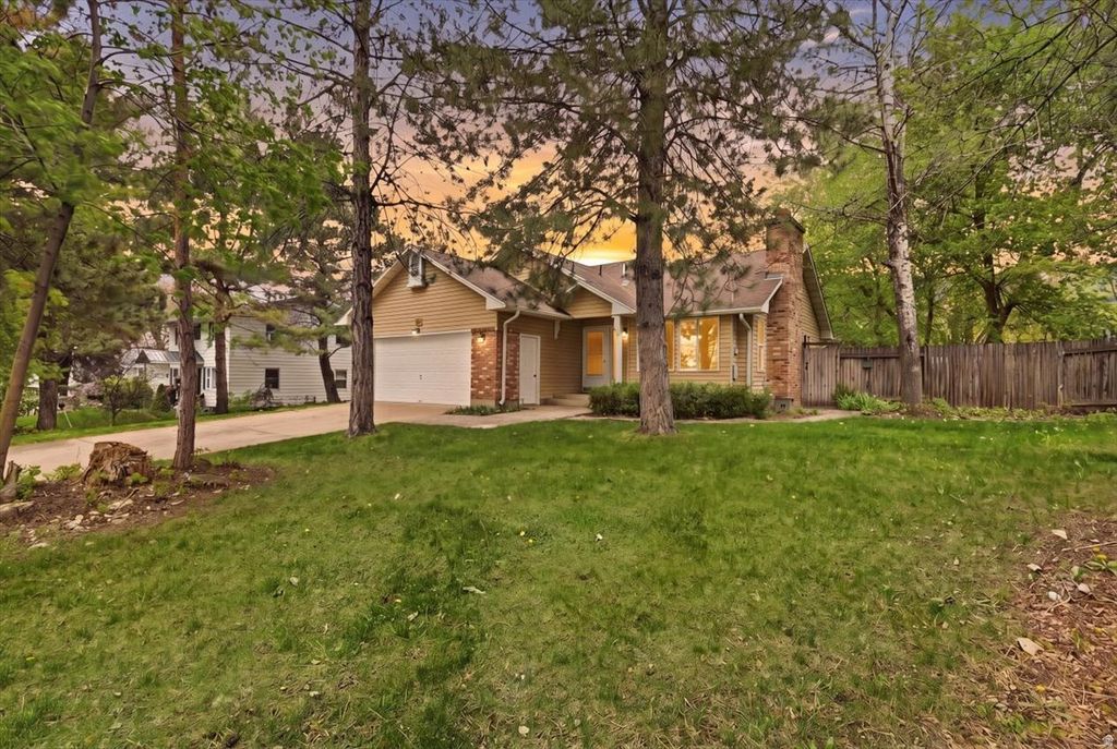 Photo of 160 N 100 E, Hyde Park, UT 84318 (MLS # 2151718)