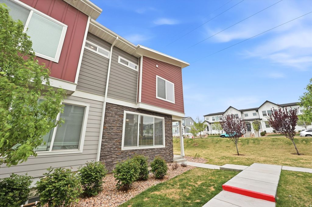 Photo of 15538 S TRUMPET LN, Bluffdale, UT 84065 (MLS # 2150702)