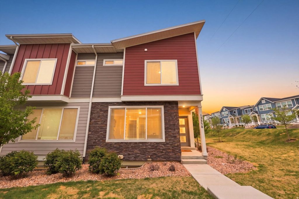 Photo of 15538 S TRUMPET LN, Bluffdale, UT 84065 (MLS # 2150702)